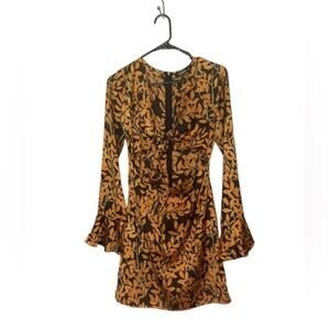 Missguided Cut Out Mini Dress‎ Bell Sleeve Leaf Print Size 4